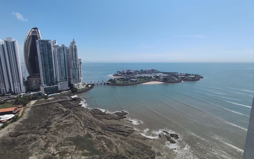 Vivir frente al Pacífico: Por qué los proyectos con vista al mar Son la mejor inversión inmobiliaria en Ciudad de Panamá